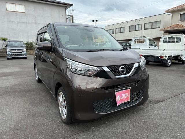 デイズ Ｘ　純正ナビ　アラウンドビューモニター　ＥＴＣ　衝突被害軽減ブレーキ　純正アルミホイール　スマートキー　電動格納式ミラー　アイドリングストップ　オートエアコン（10枚目）