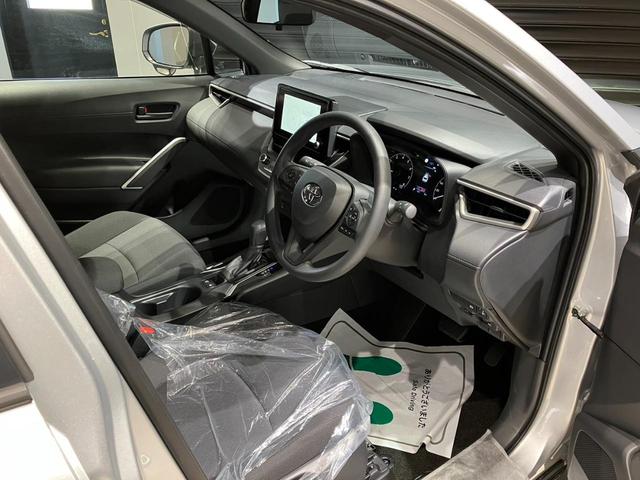 カローラクロス Ｇ　Ｘ　ＴｏｙｏｔａＳａｆｅｔｙＳｅｎｓｅ／ＥＴＣ２．０車載器／純正マット／純正バイザー／８インチディスプレーオーディオ／バックカメラ／電子パーキングブレーキ／横滑防止装置／電動格納ミラー／純正１８ＡＷ（7枚目）