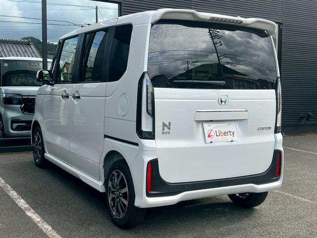 Ｎ－ＢＯＸカスタム ベースグレード　ＨｏｎｄａＳＥＮＳＩＮＧ　片側電動スライドドア　電子パーキング　オートブレーキホールド　アダプティブクルーズコントロール　純正アルミホイール　スマートキー　運転席＆助手席シートヒーター　ＬＥＤ（10枚目）