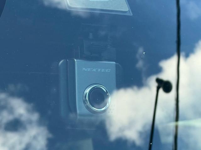 Ｎ－ＢＯＸカスタム ベースグレード　ＨｏｎｄａＳＥＮＳＩＮＧ　ドラレコ　ＥＴＣ　片側電動スライド　電子パーキング　オートブレーキホールド　アダプティブクルーズコントロール　運転席＆助手席シートヒーター　ＬＥＤヘッドライト　スマートキー（6枚目）