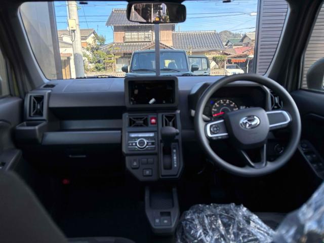 タフト Ｘ　クリアランスソナー　衝突被害軽減システム　オートライト　ＬＥＤヘッドランプ　スマートキー　電動格納ミラー　サンルーフ　ＣＶＴ　盗難防止システム　ＡＢＳ　ＥＳＣ　衝突安全ボディ　エアコン（6枚目）