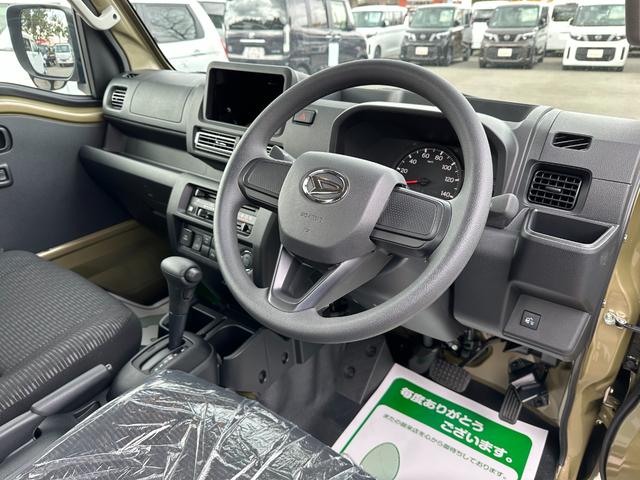 ハイゼットトラック ジャンボエクストラ　スマートアシストＩＩＩ　４ＷＤ　オートマ　ＬＥＤ作業灯　スマートキー　プッシュスタート　ＬＥＤヘッドライトフォグランプ　純正フロアマット　純正ドアバイザー（8枚目）