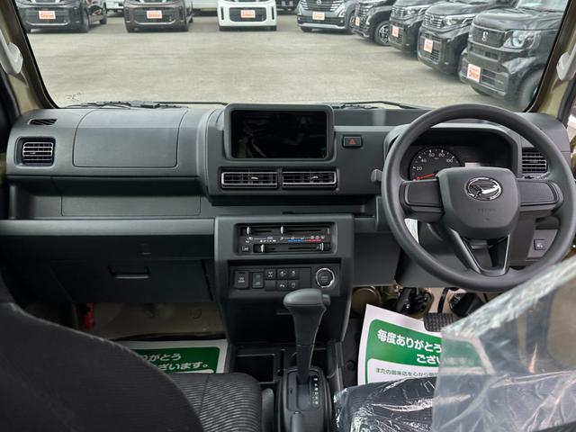ハイゼットトラック ジャンボエクストラ　スマートアシストＩＩＩ　４ＷＤ　オートマ　ＬＥＤ作業灯　スマートキー　プッシュスタート　ＬＥＤヘッドライトフォグランプ　純正フロアマット　純正ドアバイザー（9枚目）