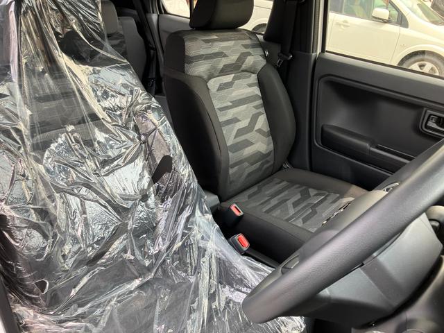 タフト Ｘ　助手席エアバック　運転席エアバック　ブレーキサポート　エコアイドル　レーンキープ　ソナー　横滑り防止　スカイルーフ　サイドエアバッグ　Ｂカメラ　ＡＢＳ付き　フルオートエアコン　ＬＥＤヘットライト（6枚目）