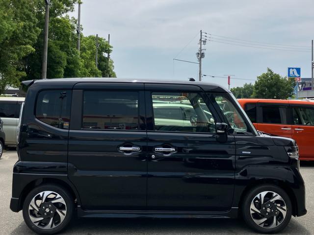 スペーシアカスタム ハイブリッドＸＳ　届出済未使用車　ソナー　運転席シートヒーター　アイドリングＳＴＯＰ　スマートキ　ＬＥＤランプ　横滑り防止　クルコン　衝撃安全ボディー　エアバック　パワステ　ベンチシート　ＡＢＳ　エアコン　フルフラット（7枚目）