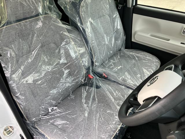 ムーヴキャンバス ストライプスＧ　届出済未使用車　両側電動スライドドア　衝突被害軽減ブレーキ　電子パーキング　オートブレーキホールド　ＬＥＤヘッドライト　フォグライト　運転席＆助手席シートヒーター　ホットカップホルダー　スマートキー（18枚目）