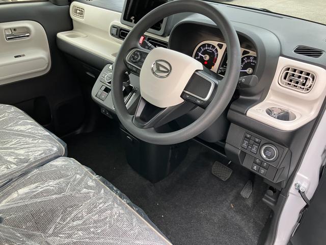 ムーヴキャンバス ストライプスＧ　届出済未使用車　両側電動スライドドア　衝突被害軽減ブレーキ　電子パーキング　オートブレーキホールド　ＬＥＤヘッドライト　フォグライト　運転席＆助手席シートヒーター　ホットカップホルダー　スマートキー（19枚目）