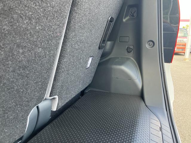 タント Ｘ　届出済未使用車　片側電動スライドドア　衝突被害軽減ブレーキ　電子パーキング　オートブレーキホールド　禁煙車　電動格納式ドアミラー　スマートキー　横滑り防止装置　ＬＥＤヘッドライト　オートハイビーム（23枚目）
