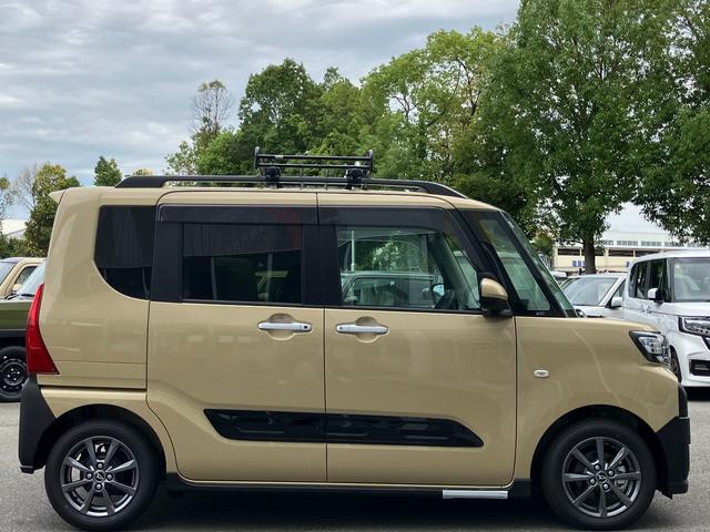 タント ファンクロス　届出済未使用車　純正ディスプレイオーディオ　バックカメラ　ガラスルーフ　両側電動スライド　電子パーキング　オートブレーキホールド　純正アルミホイール　ＬＥＤヘッドライト　フォグライト　シートヒーター（10枚目）