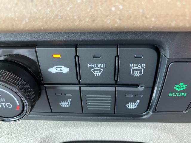 Ｎ－ＢＯＸ ベースグレード　ＨｏｎｄａＳＥＮＳＩＮＧ　片側電動スライド　電子パーキング　オートブレーキホールド　運転席＆助手席シートヒーター　アダプティブクルーズコントロール　スマートキー　サンシェード　オートライト（41枚目）