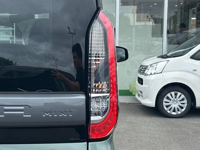 デリカミニ Ｇ　プレミアム　届出済未使用車　アラウンドビューモニター　両側電動スライドドア　クルーズコントロール　純正アルミホイール　ルーフレール　ＬＥＤヘッドライト　オートマチックハイビーム　前席シートヒーター　サンシェード（22枚目）