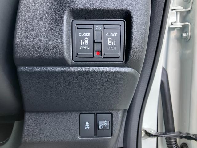 Ｎ－ＢＯＸカスタム ターボ　ＨｏｎｄａＳＥＮＳＩＮＧ　両側電動スライドドア　追従型クルーズコントロール　純正アルミホイール　ＬＥＤヘッドライト　前席シートヒーター　電子パーキング　オートブレーキホールド　オートリトラミラー（5枚目）