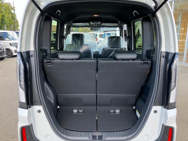 Ｎ－ＢＯＸカスタム ターボ　ＨｏｎｄａＳＥＮＳＩＮＧ　両側電動スライドドア　追従型クルーズコントロール　純正アルミホイール　ＬＥＤヘッドライト　前席シートヒーター　電子パーキング　オートブレーキホールド　オートリトラミラー（11枚目）