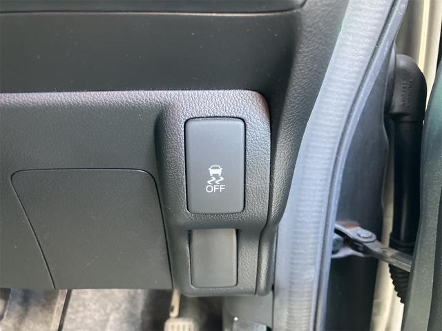 Ｎ－ＢＯＸカスタム Ｇ・Ｌパッケージ　ＥＴＣ　両側スライド・片側電動　オートライト　スマートキー　アイドリングストップ　電動格納ミラー　ベンチシート　ＣＶＴ　ＥＳＣ　ＣＤ　ミュージックプレイヤー接続可　チップアップシート　アルミホイール（31枚目）