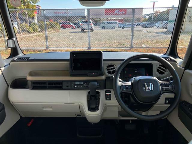 Ｎ－ＢＯＸ ベースグレード　バックカメラ　両側スライド・片側電動　クリアランスソナー　オートクルーズコントロール　オートライト　スマートキー　アイドリングストップ　電動格納ミラー　シートヒーター　ベンチシート　ＣＶＴ　ＡＢＳ（5枚目）