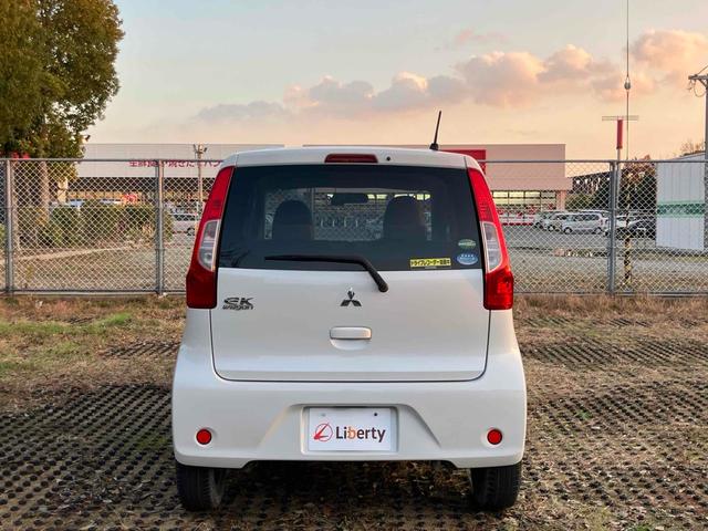 eKワゴン E 運転席シートヒーター キーレスエントリー 電動格納ミラー シートヒーター ベンチシート CVT ESC CD USB エアコン パワーステアリング パワーウィンドウ(16枚目)