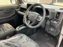 タフト Ｘ　助手席エアバック　運転席エアバック　ブレーキサポート　エコアイドル　レーンキープ　ソナー　横滑り防止　スカイルーフ　サイドエアバッグ　Ｂカメラ　ＡＢＳ付き　フルオートエアコン　ＬＥＤヘットライト（7枚目）