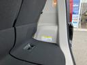 ベースグレード　ＨｏｎｄａＳＥＮＳＩＮＧ　片側電動スライド　電子パーキング　オートブレーキホールド　運転席＆助手席シートヒーター　アダプティブクルーズコントロール　スマートキー　サンシェード　オートライト（25枚目）