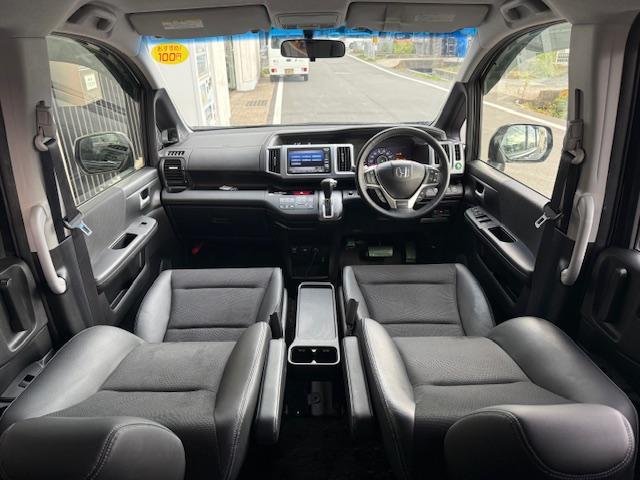 ステップワゴンスパーダ Ｚ　クールスピリット　インターナビ　セレクション　純正ナビＤＶＤ地デジバックカメラＥＴＣクルコン両側パワスラハーフレザーウィンカーミラーパドルシフト純正ＡＷスマートキー（19枚目）