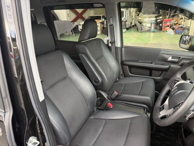 ステップワゴンスパーダ Ｚ　クールスピリット　インターナビ　セレクション　純正ナビＤＶＤ地デジバックカメラＥＴＣクルコン両側パワスラハーフレザーウィンカーミラーパドルシフト純正ＡＷスマートキー（20枚目）