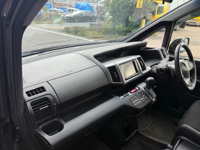 ステップワゴンスパーダ Ｚ　クールスピリット　インターナビ　セレクション　純正ナビＤＶＤ地デジバックカメラＥＴＣクルコン両側パワスラハーフレザーウィンカーミラーパドルシフト純正ＡＷスマートキー（21枚目）