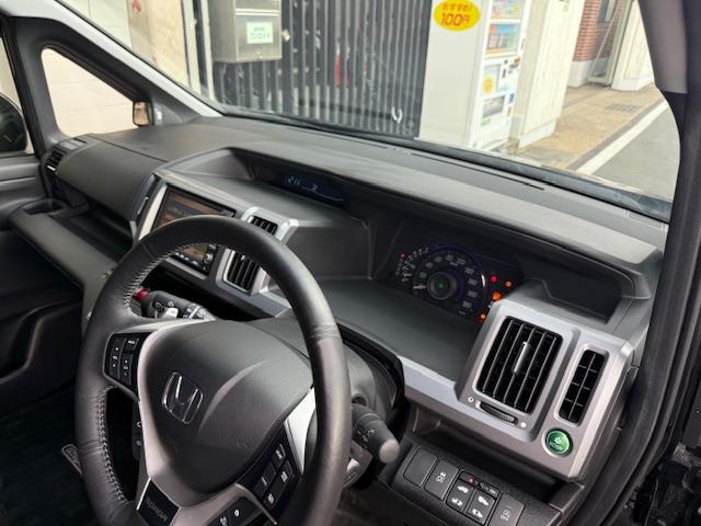 ステップワゴンスパーダ Ｚ　クールスピリット　インターナビ　セレクション　純正ナビＤＶＤ地デジバックカメラＥＴＣクルコン両側パワスラハーフレザーウィンカーミラーパドルシフト純正ＡＷスマートキー（22枚目）