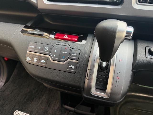 ステップワゴンスパーダ Ｚ　クールスピリット　インターナビ　セレクション　純正ナビＤＶＤ地デジバックカメラＥＴＣクルコン両側パワスラハーフレザーウィンカーミラーパドルシフト純正ＡＷスマートキー（25枚目）