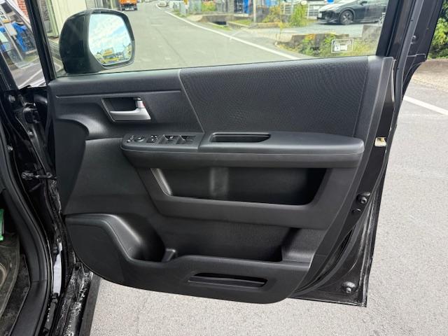 ステップワゴンスパーダ Ｚ　クールスピリット　インターナビ　セレクション　純正ナビＤＶＤ地デジバックカメラＥＴＣクルコン両側パワスラハーフレザーウィンカーミラーパドルシフト純正ＡＷスマートキー（32枚目）