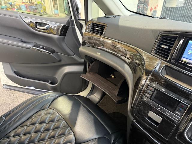 エルグランド ライダー エアロ社外AWナビ地デジバックカメラパワースライドドアPバックドアオットマンETCインテリキーフォグWサンルーフBluetooth(32枚目)