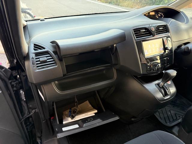 セレナ ライダー　純正ナビＤＶＤ地デジＢｌｕｅｔｏｏｔｈＥＴＣバックカメラ両側パワースライドドアＵＳＢケーブルインテリキーフォグ純正ＡＷ（29枚目）