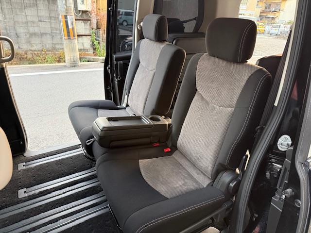 セレナ ライダー　純正ナビＤＶＤ地デジＢｌｕｅｔｏｏｔｈＥＴＣバックカメラ両側パワースライドドアＵＳＢケーブルインテリキーフォグ純正ＡＷ（34枚目）