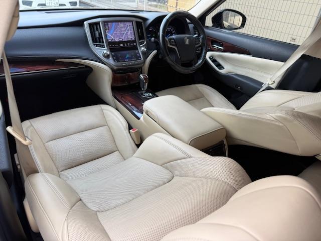 クラウンハイブリッド ロイヤルサルーンG 車高調社外AW本革ETCクルコンスマートキーナビ地デジBluetoothBカメシートエアコンメモリーシートフォグ(19枚目)