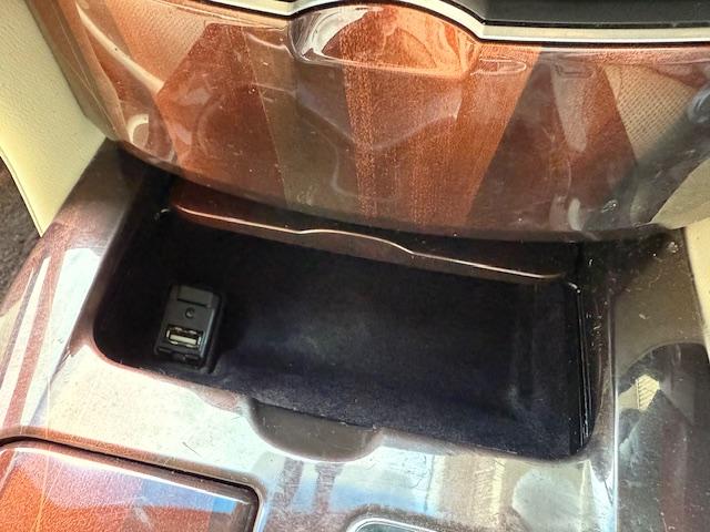 クラウンハイブリッド ロイヤルサルーンG 車高調社外AW本革ETCクルコンスマートキーナビ地デジBluetoothBカメシートエアコンメモリーシートフォグ(26枚目)