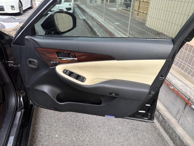 クラウンハイブリッド ロイヤルサルーンG 車高調社外AW本革ETCクルコンスマートキーナビ地デジBluetoothBカメシートエアコンメモリーシートフォグ(35枚目)