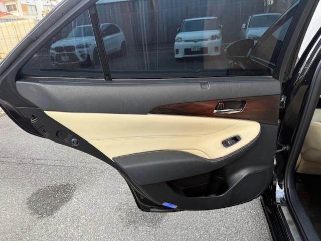 クラウンハイブリッド ロイヤルサルーンG 車高調社外AW本革ETCクルコンスマートキーナビ地デジBluetoothBカメシートエアコンメモリーシートフォグ(36枚目)