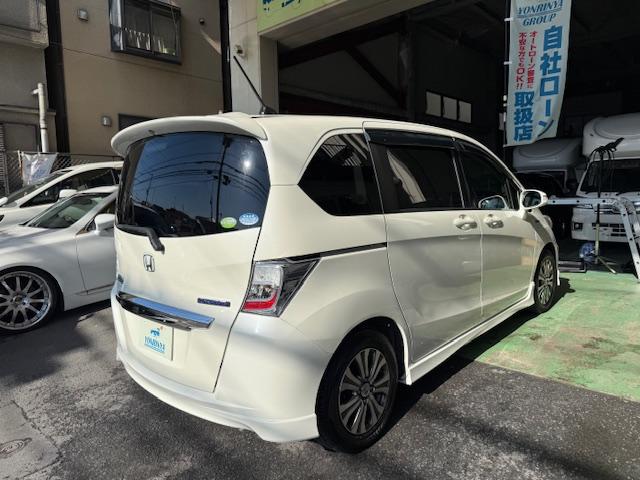 フリードハイブリッド ジャストセレクション　純正ナビＤＶＤバックカメラＥＴＣＵＳＢ両側Ｐスラハーフレザー後部モニタークルコンスマートキー純正ＡＷウィンカーミラー（12枚目）