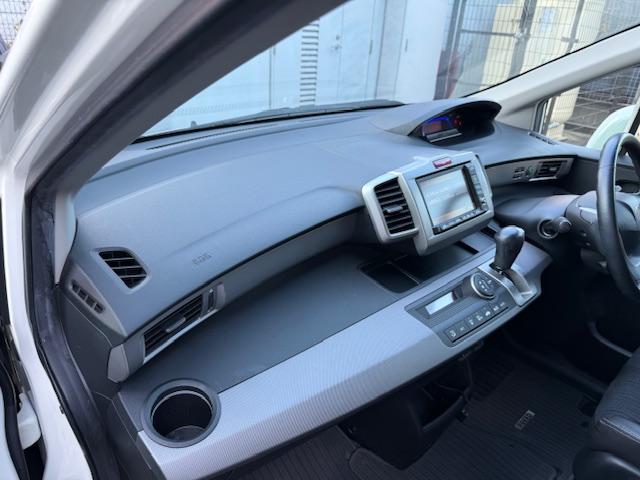 フリードハイブリッド ジャストセレクション　純正ナビＤＶＤバックカメラＥＴＣＵＳＢ両側Ｐスラハーフレザー後部モニタークルコンスマートキー純正ＡＷウィンカーミラー（21枚目）