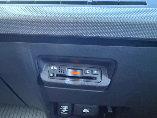 フリードハイブリッド ジャストセレクション　純正ナビＤＶＤバックカメラＥＴＣＵＳＢ両側Ｐスラハーフレザー後部モニタークルコンスマートキー純正ＡＷウィンカーミラー（28枚目）