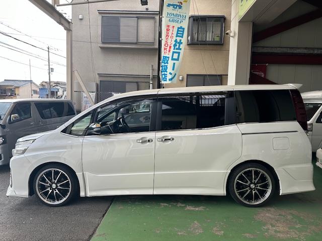 ヴォクシー ＺＳ　煌　社外ＡＷ・テール・車高調・ＴＲＤエアロ・カロッツェリアナビ・地デジ・ＤＶＤ・Ｂｌｕｅｔｏｏｔｈ・バックカメラ・ＥＴＣ・両側パワスラ・革調シート・後部モニタ・ドラレコ（9枚目）