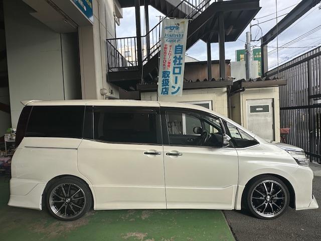 ヴォクシー ＺＳ　煌　社外ＡＷ・テール・車高調・ＴＲＤエアロ・カロッツェリアナビ・地デジ・ＤＶＤ・Ｂｌｕｅｔｏｏｔｈ・バックカメラ・ＥＴＣ・両側パワスラ・革調シート・後部モニタ・ドラレコ（10枚目）
