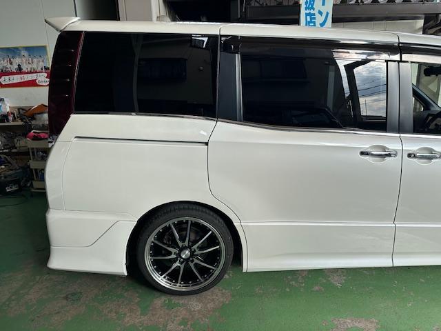 ヴォクシー ＺＳ　煌　社外ＡＷ・テール・車高調・ＴＲＤエアロ・カロッツェリアナビ・地デジ・ＤＶＤ・Ｂｌｕｅｔｏｏｔｈ・バックカメラ・ＥＴＣ・両側パワスラ・革調シート・後部モニタ・ドラレコ（17枚目）