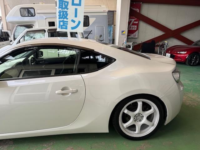 ８６ ＧＴ　社外ＡＷ・車高調・ナビ・ＤＶＤ・地デジ・Ｂｌｕｅｔｏｏｔｈ・バックカメラ・ＥＴＣ・ＵＳＢ・パドルシフト・ＨＩＤ・フォグ・スマートキー・電格納ミラー（16枚目）