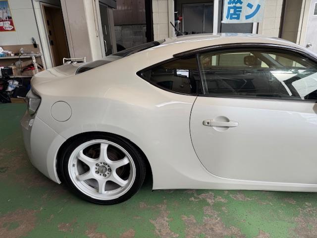 ８６ ＧＴ　社外ＡＷ・車高調・ナビ・ＤＶＤ・地デジ・Ｂｌｕｅｔｏｏｔｈ・バックカメラ・ＥＴＣ・ＵＳＢ・パドルシフト・ＨＩＤ・フォグ・スマートキー・電格納ミラー（17枚目）