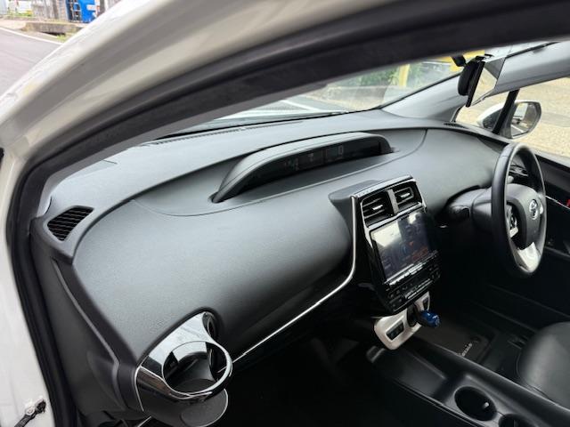 プリウス 　エアロ・社外ＡＷ・ＡＬＰＩＮＥナビ・地デジ・Ｂカメ・Ｂｌｕｅｔｏｏｔｈ・ＥＴＣ・ＬＥＤライト・シートヒーター・ウィンカーミラー・クルコン（21枚目）