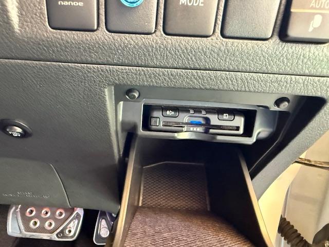 ヴェルファイア ２．４Ｚ　Ｇエディション　ナビ・地デジ・ＤＶＤ・Ｂｌｕｅｔｏｏｔｈ・両側パワースライドドア・パワーバックドア・クルコン・ＵＳＢ・パワーシート・ＥＴＣ・クルコン・オットマン・ウィンカーミラー（29枚目）
