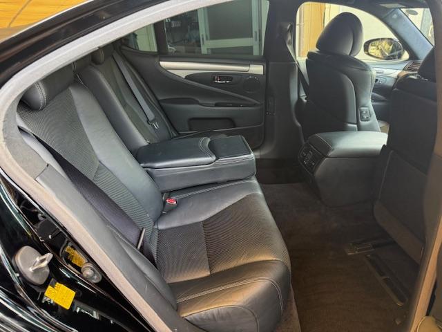 ＬＳ ＬＳ４６０　Ｆスポーツ　社外エアロ・社外ＡＷ・黒革・サンルーフ・ＥＴＣ・クルコン・パワートランク・ナビ・地デジ・Ｂｌｕｅｔｏｏｔｈ・Ｂカメ・シートエアコン・サンシェード（47枚目）