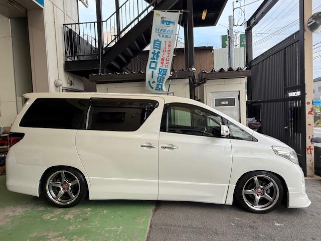 アルファード ２４０Ｓ　プライムセレクションＩＩ　車高調社外ＡＷナビ地デジＢカメＥＴＣＢｌｕｅｔｏｏｔｈ両側Ｐ後部モニタークルコンオットマンＬＥＤライトフォグサンルーフウィンカーミラースマートキー（10枚目）
