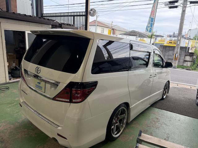 アルファード ２４０Ｓ　プライムセレクションＩＩ　車高調社外ＡＷナビ地デジＢカメＥＴＣＢｌｕｅｔｏｏｔｈ両側Ｐ後部モニタークルコンオットマンＬＥＤライトフォグサンルーフウィンカーミラースマートキー（12枚目）