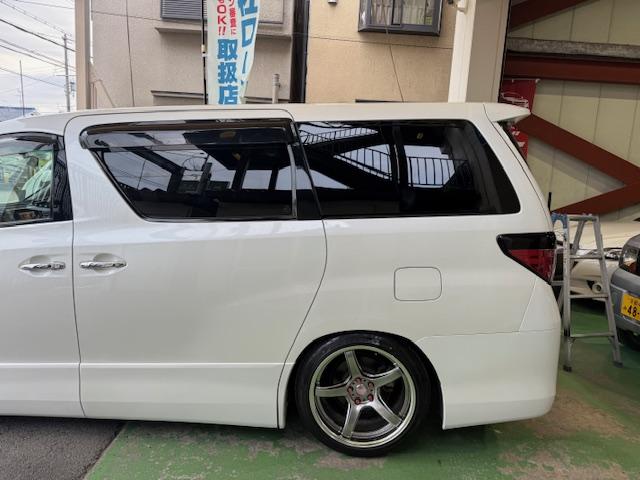 アルファード ２４０Ｓ　プライムセレクションＩＩ　車高調社外ＡＷナビ地デジＢカメＥＴＣＢｌｕｅｔｏｏｔｈ両側Ｐ後部モニタークルコンオットマンＬＥＤライトフォグサンルーフウィンカーミラースマートキー（16枚目）