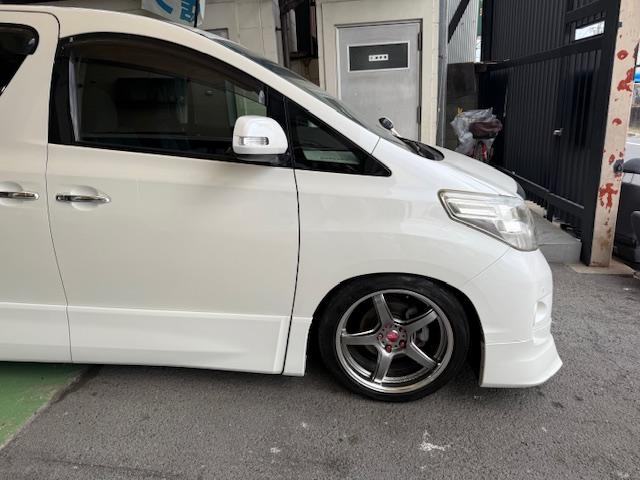 アルファード ２４０Ｓ　プライムセレクションＩＩ　車高調社外ＡＷナビ地デジＢカメＥＴＣＢｌｕｅｔｏｏｔｈ両側Ｐ後部モニタークルコンオットマンＬＥＤライトフォグサンルーフウィンカーミラースマートキー（18枚目）